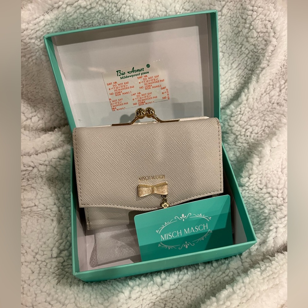 Misch Masch Beige Trifold Kisslock Vintage Wallet NIB